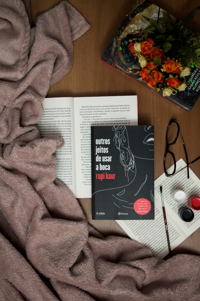 Outros jeitos de usar a boca - livro de poesia